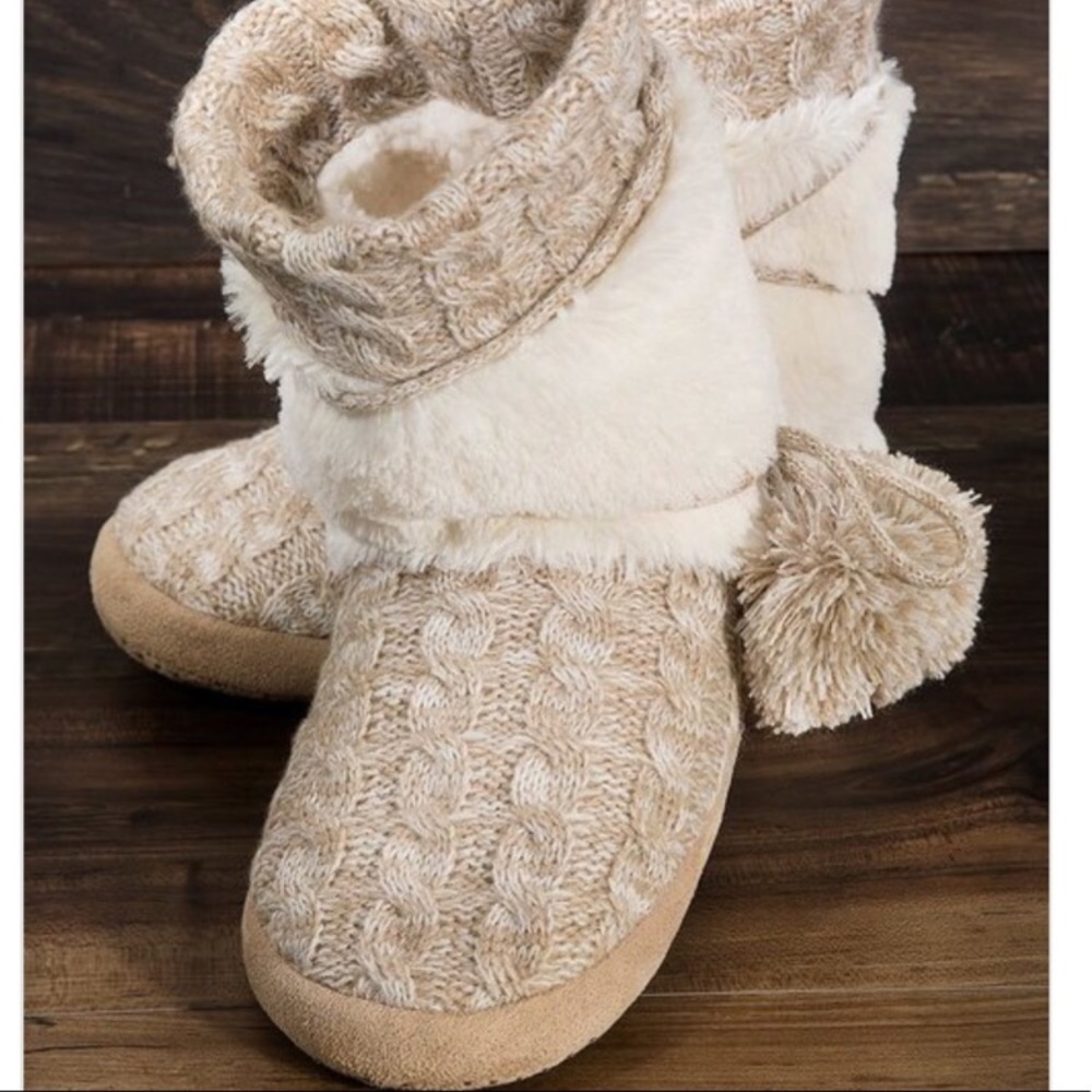 1 LEFT 2X HOST PICK 11/7🎉Faux Fur Lined Booties - Picture 2 of 4